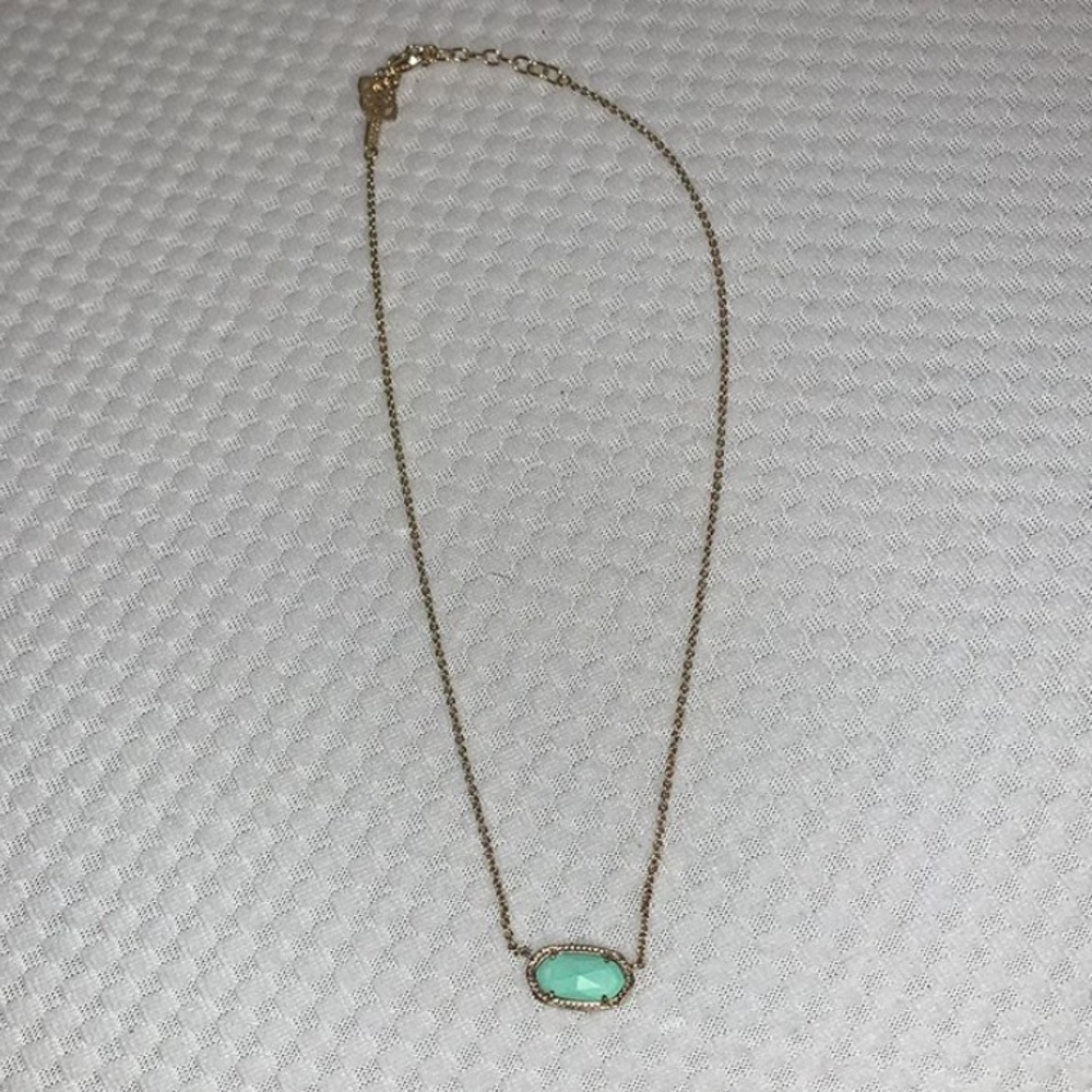 Kendra Scott necklace